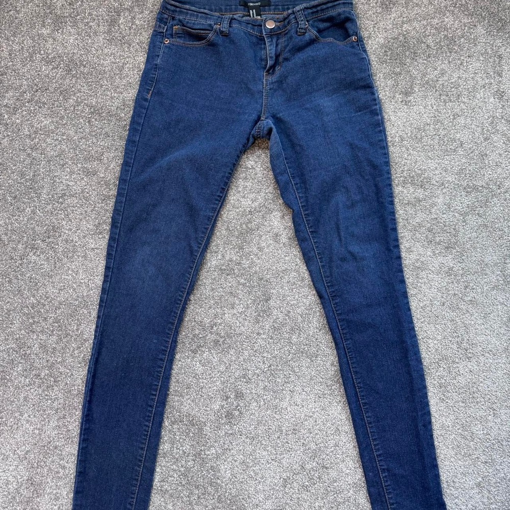 Forever21 Dark blue skinny jeans with a stretchy waistband